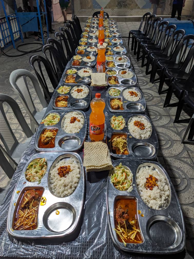 سرو غذا در کمپ ترک اعتیاد ترنم احیا